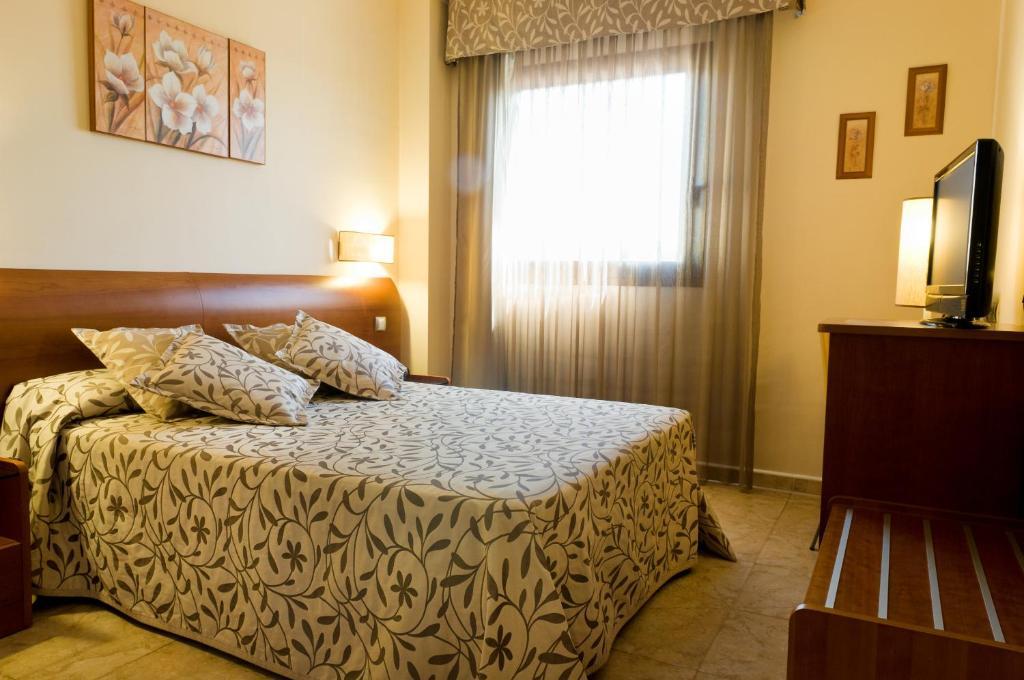Torrijos Hotel Cheste Room photo